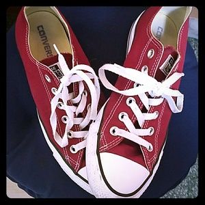 Maroon converse all star
